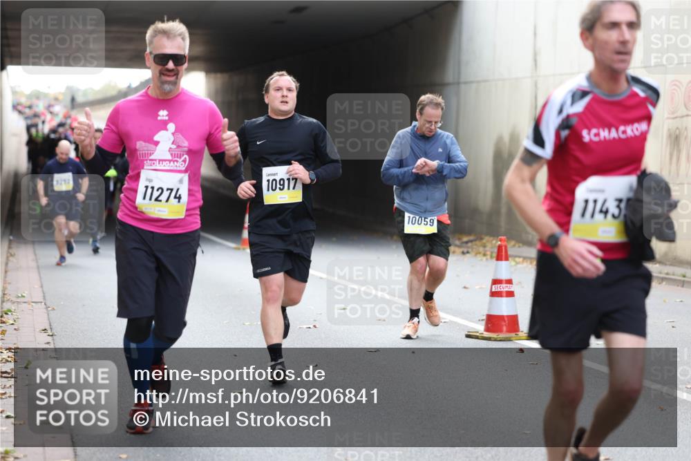 05.10.2025 - 20. swb-Marathon Bremen Michael Strokosch http://msf.ph/oto/9206841 05.10.2025 10:51:40 Laufen 8282, 11274, 10917, 10059, 1143 meine-sportfotos.de