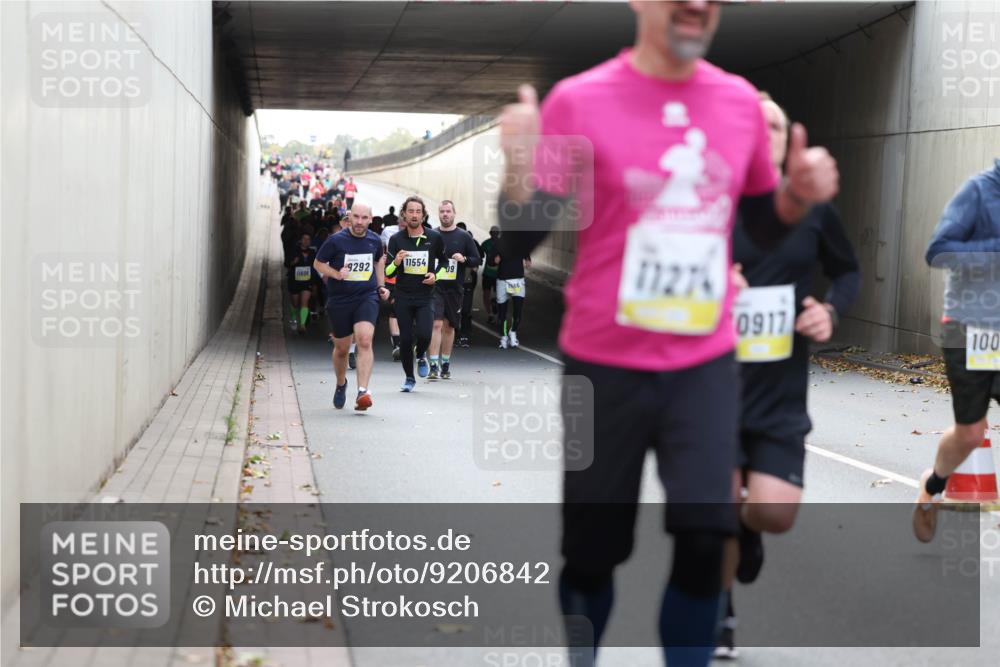 05.10.2025 - 20. swb-Marathon Bremen Michael Strokosch http://msf.ph/oto/9206842 05.10.2025 10:51:41 Laufen 11554, 9292, 09, 11606, 786, 1127, 0917, 100 meine-sportfotos.de