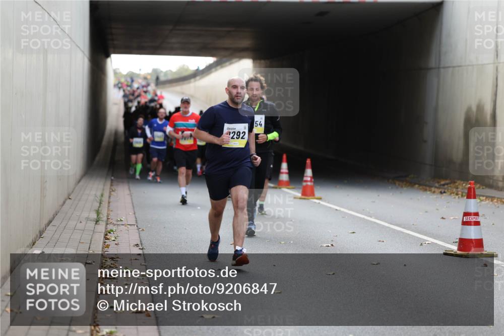 05.10.2025 - 20. swb-Marathon Bremen Michael Strokosch http://msf.ph/oto/9206847 05.10.2025 10:51:44 Laufen 292, 54 meine-sportfotos.de