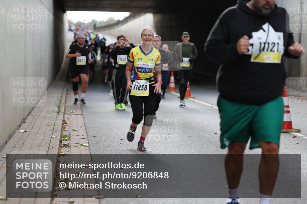 05.10.2025 - 20. swb-Marathon Bremen Michael Strokosch http://msf.ph/oto/9206848 05.10.2025 10:58:28 Laufen 11427, 9927, 11636, 3, 121 meine-sportfotos.de