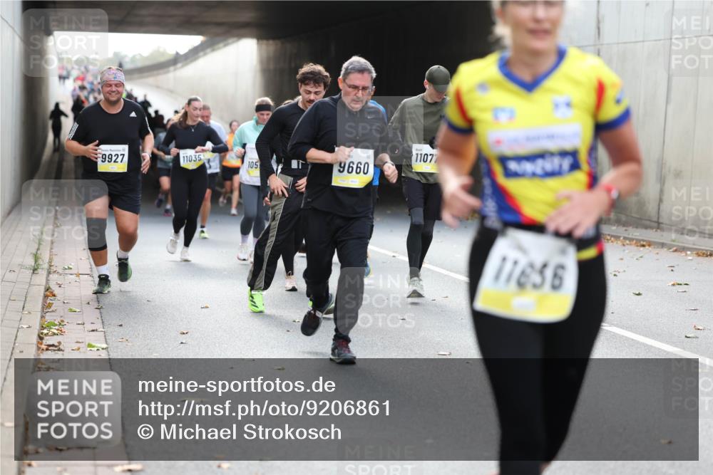 05.10.2025 - 20. swb-Marathon Bremen Michael Strokosch http://msf.ph/oto/9206861 05.10.2025 10:58:30 Laufen 9927, 11035, 105, 9660, 11077, 11656 meine-sportfotos.de