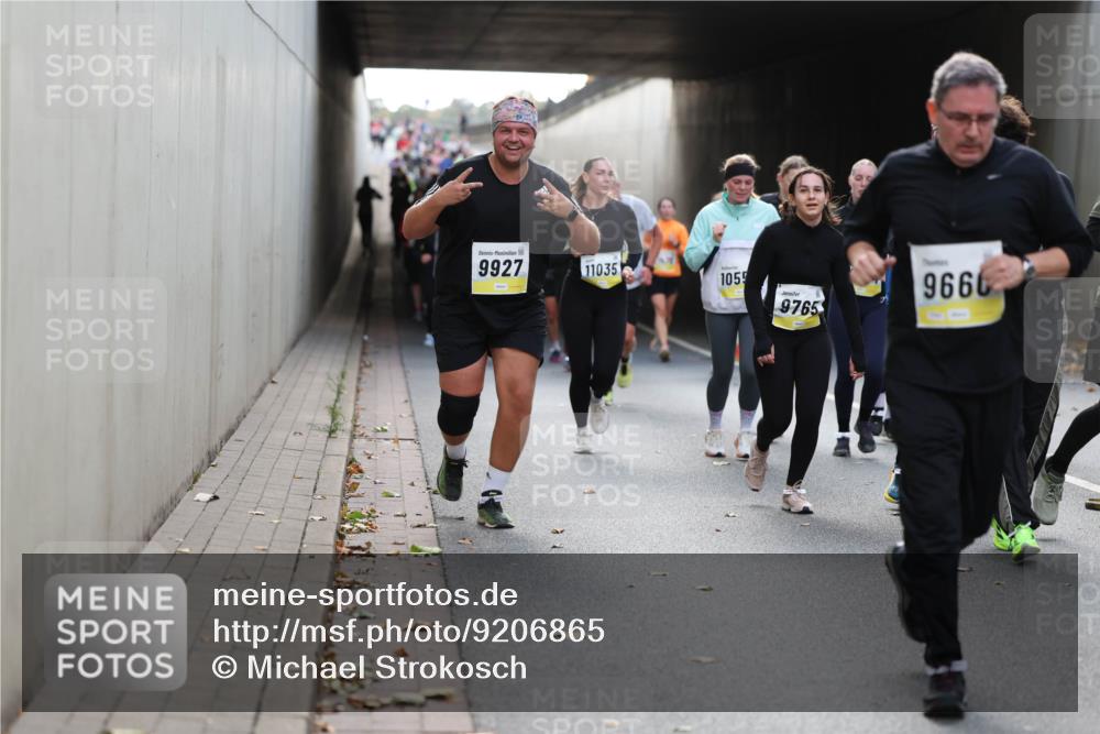 05.10.2025 - 20. swb-Marathon Bremen Michael Strokosch http://msf.ph/oto/9206865 05.10.2025 10:58:31 Laufen 9927, 11035, 1055, 9765, 9660 meine-sportfotos.de
