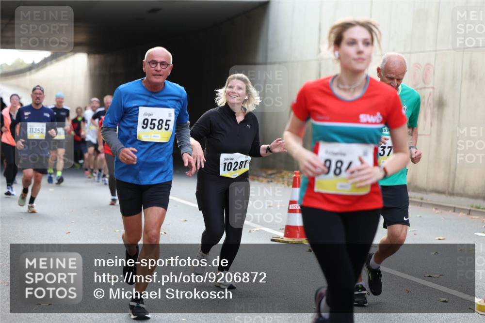 05.10.2025 - 20. swb-Marathon Bremen Michael Strokosch http://msf.ph/oto/9206872 05.10.2025 10:51:55 Laufen 11352, 9585, 10281, 984, 37, 60 meine-sportfotos.de