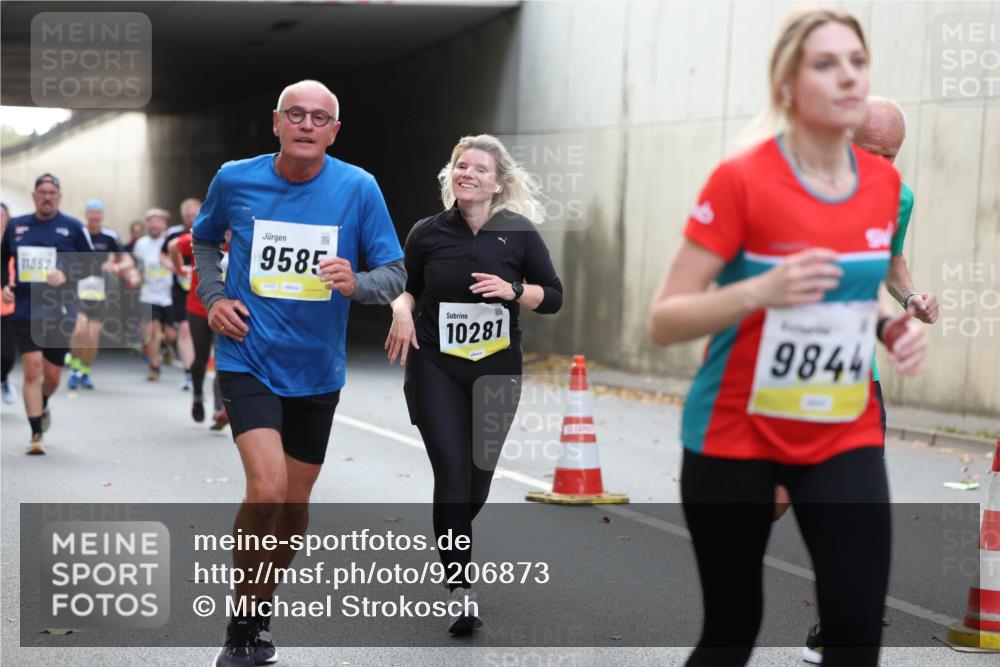 05.10.2025 - 20. swb-Marathon Bremen Michael Strokosch http://msf.ph/oto/9206873 05.10.2025 10:51:55 Laufen 11352, 9585, 02327, 10281, 9844 meine-sportfotos.de