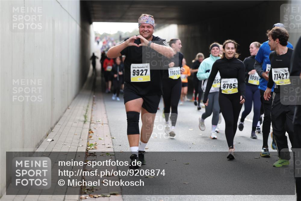 05.10.2025 - 20. swb-Marathon Bremen Michael Strokosch http://msf.ph/oto/9206874 05.10.2025 10:58:32 Laufen 9927, 11035, 055, 9765, 1096, 11427 meine-sportfotos.de
