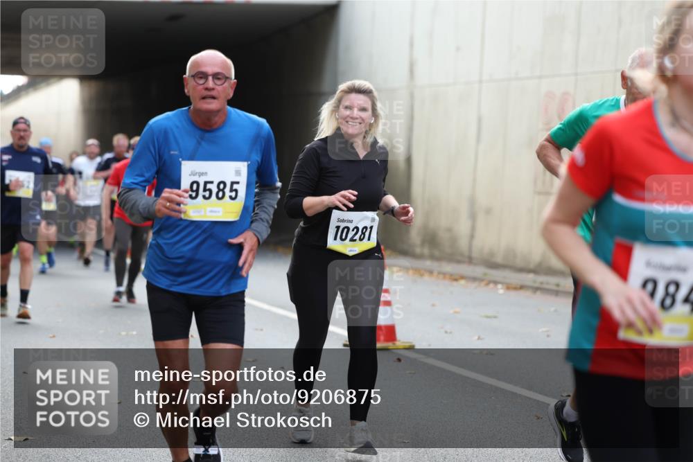 05.10.2025 - 20. swb-Marathon Bremen Michael Strokosch http://msf.ph/oto/9206875 05.10.2025 10:51:55 Laufen 9585, 10281, 384 meine-sportfotos.de
