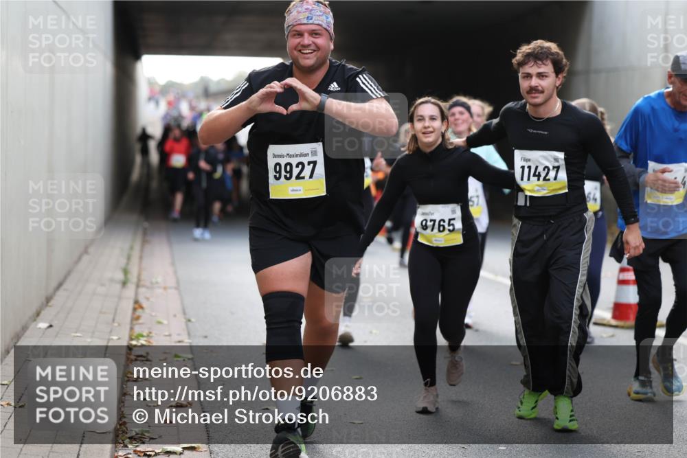 05.10.2025 - 20. swb-Marathon Bremen Michael Strokosch http://msf.ph/oto/9206883 05.10.2025 10:58:33 Laufen 9927, 9765, 51, 11427 meine-sportfotos.de