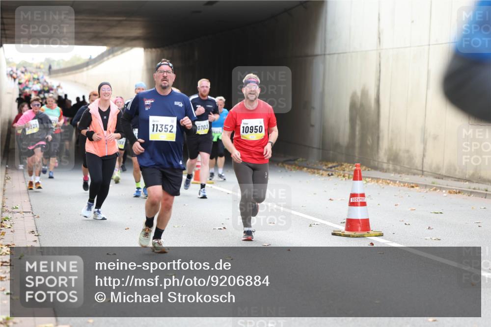 05.10.2025 - 20. swb-Marathon Bremen Michael Strokosch http://msf.ph/oto/9206884 05.10.2025 10:51:57 Laufen 221, 11352, 0703, 10950 meine-sportfotos.de