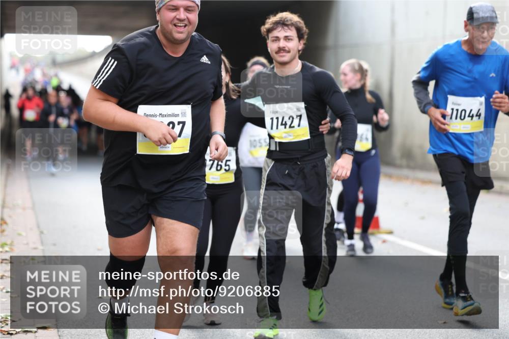 05.10.2025 - 20. swb-Marathon Bremen Michael Strokosch http://msf.ph/oto/9206885 05.10.2025 10:58:33 Laufen 300, 7, 765, 1055, 11427, 11044 meine-sportfotos.de