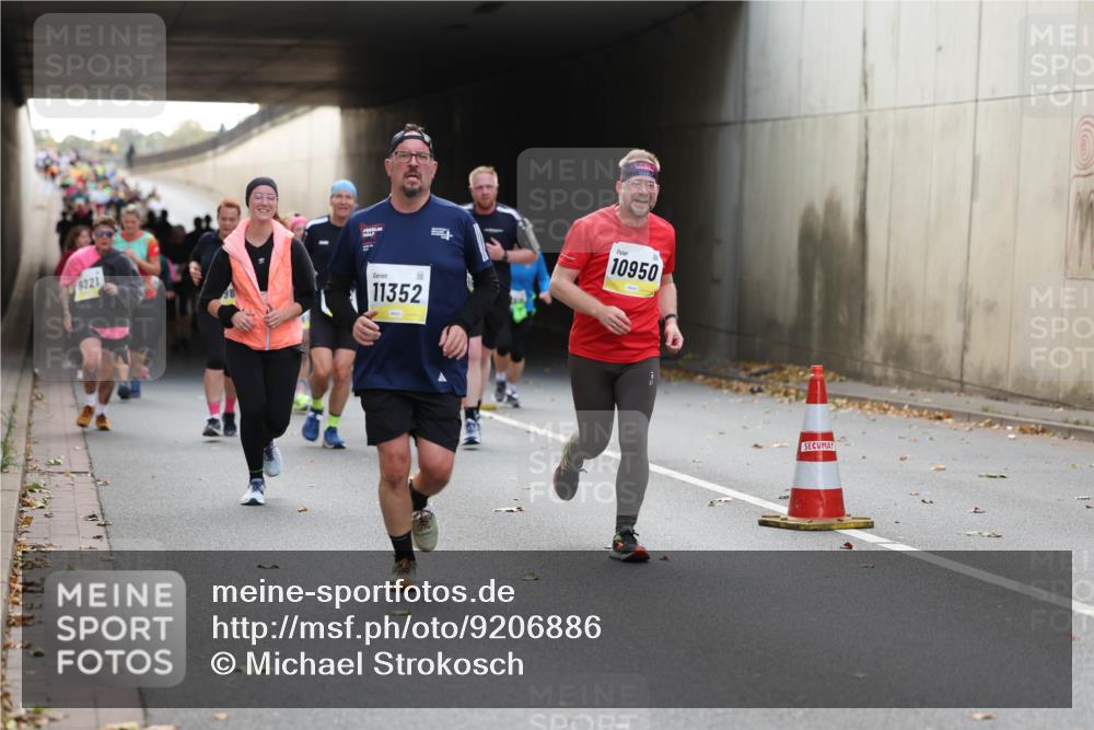 05.10.2025 - 20. swb-Marathon Bremen Michael Strokosch http://msf.ph/oto/9206886 05.10.2025 10:51:57 Laufen 9221, 11352, 10950 meine-sportfotos.de
