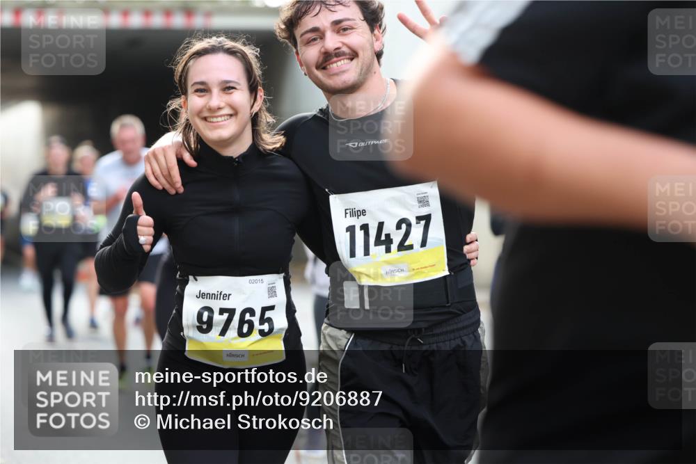 05.10.2025 - 20. swb-Marathon Bremen Michael Strokosch http://msf.ph/oto/9206887 05.10.2025 10:58:35 Laufen 11427, 02015, 9765 meine-sportfotos.de