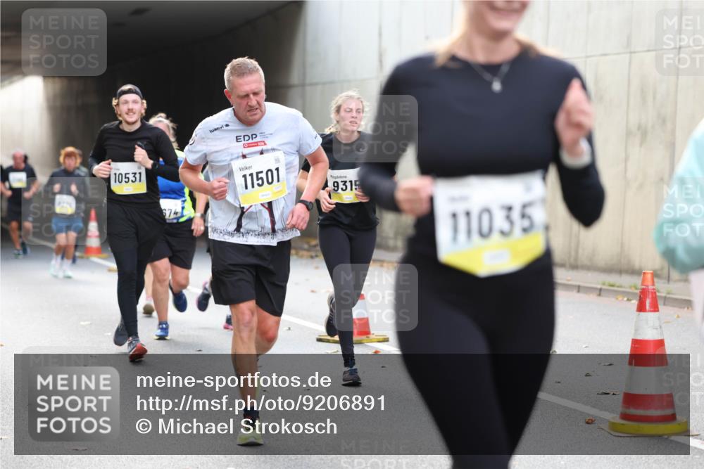 05.10.2025 - 20. swb-Marathon Bremen Michael Strokosch http://msf.ph/oto/9206891 05.10.2025 10:58:36 Laufen 10531, 674, 10, 11501, 9315, 11035 meine-sportfotos.de