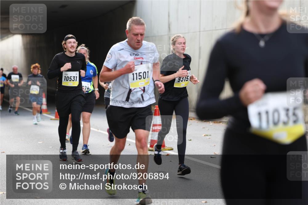 05.10.2025 - 20. swb-Marathon Bremen Michael Strokosch http://msf.ph/oto/9206894 05.10.2025 10:58:36 Laufen 4276, 10531, 74, 11501, 9315, 11035 meine-sportfotos.de