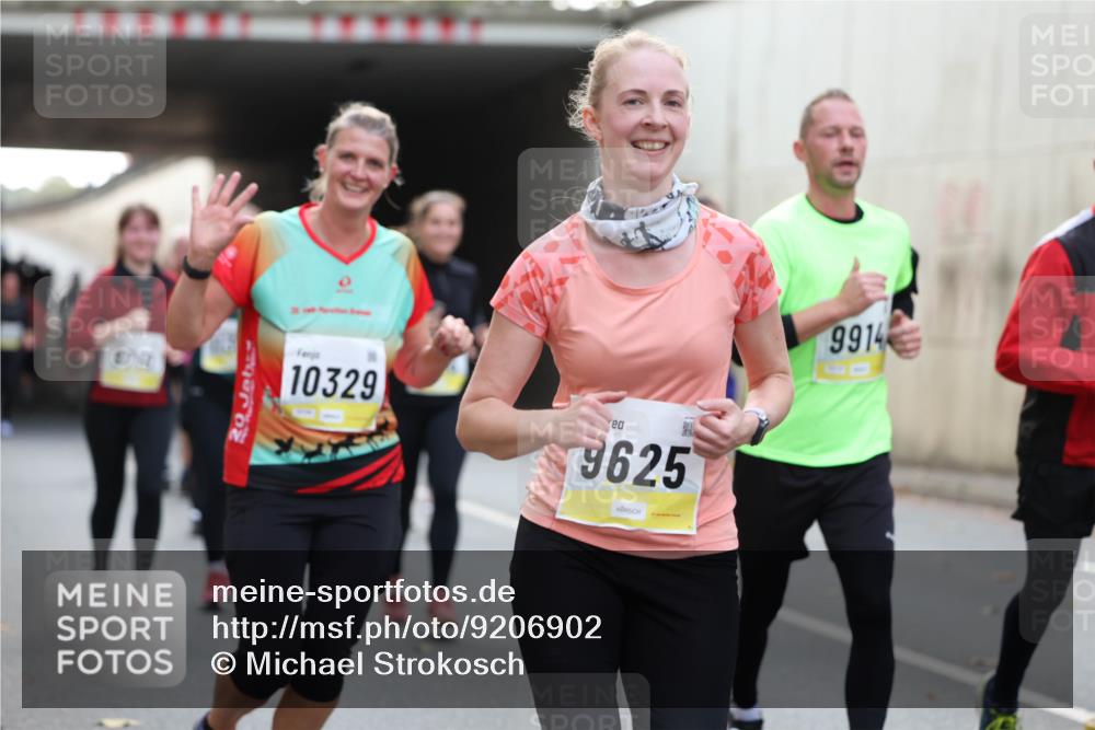 05.10.2025 - 20. swb-Marathon Bremen Michael Strokosch http://msf.ph/oto/9206902 05.10.2025 10:52:05 Laufen 8718, 20, 10329, 9625, 9914 meine-sportfotos.de