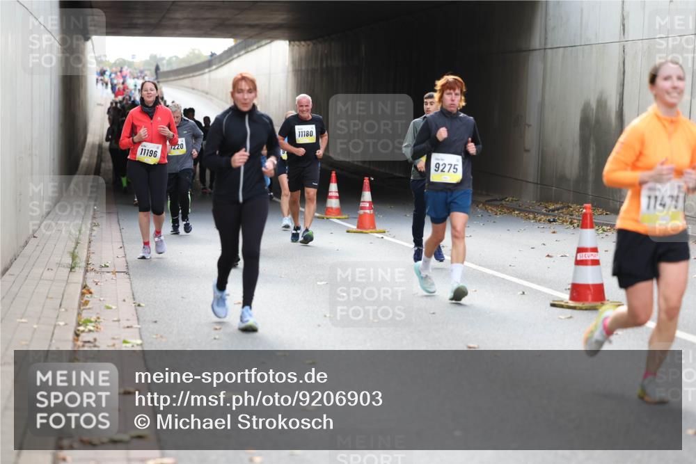 05.10.2025 - 20. swb-Marathon Bremen Michael Strokosch http://msf.ph/oto/9206903 05.10.2025 10:58:39 Laufen 11196, 220, 11180, 9275, 11478 meine-sportfotos.de