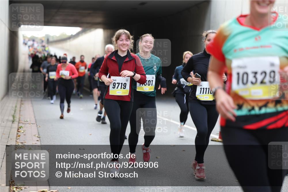 05.10.2025 - 20. swb-Marathon Bremen Michael Strokosch http://msf.ph/oto/9206906 05.10.2025 10:52:06 Laufen 9719, 301, 1111, 10329 meine-sportfotos.de