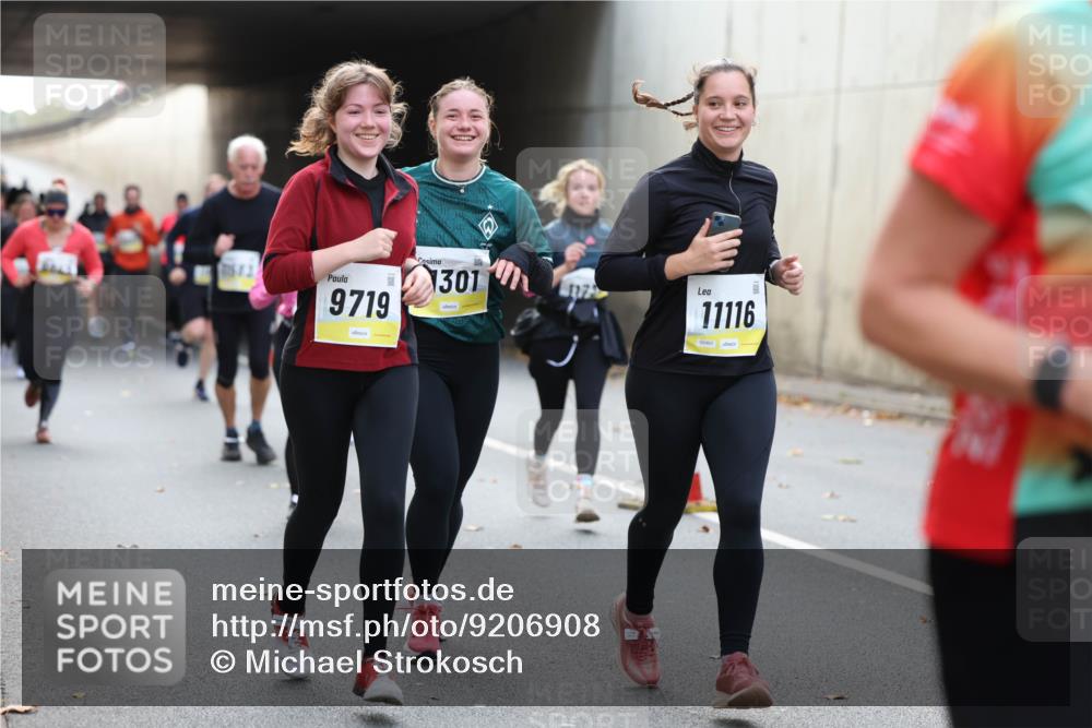 05.10.2025 - 20. swb-Marathon Bremen Michael Strokosch http://msf.ph/oto/9206908 05.10.2025 10:52:06 Laufen 7642, 9719, 1301, 11116 meine-sportfotos.de