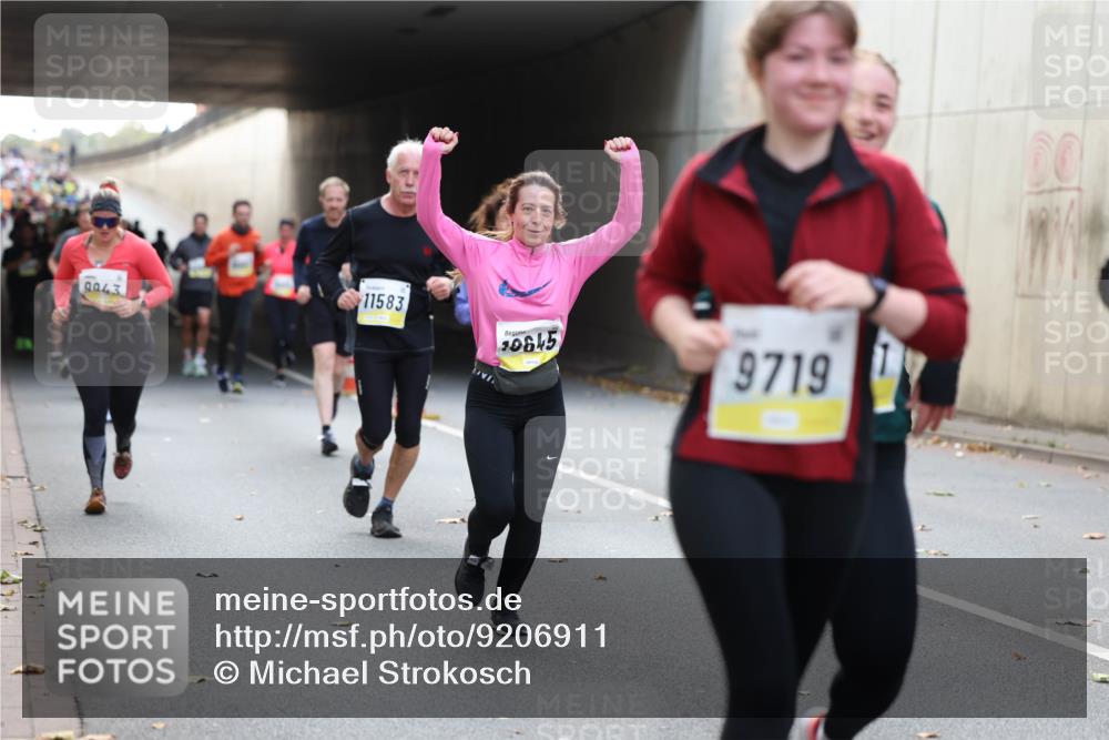 05.10.2025 - 20. swb-Marathon Bremen Michael Strokosch http://msf.ph/oto/9206911 05.10.2025 10:52:07 Laufen 9043, 11583, 10645, 9719 meine-sportfotos.de