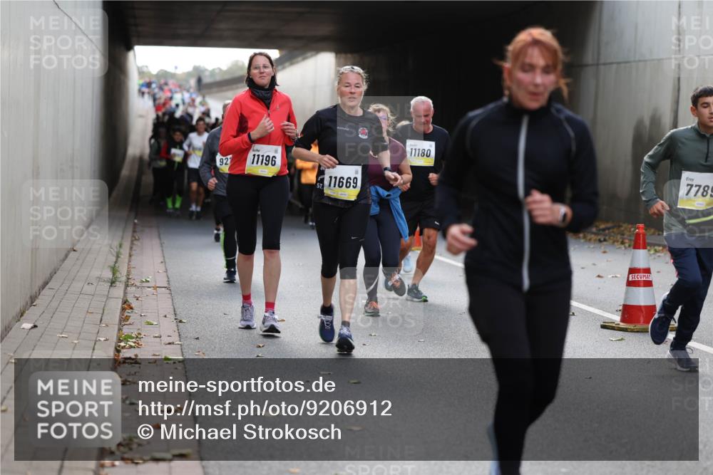 05.10.2025 - 20. swb-Marathon Bremen Michael Strokosch http://msf.ph/oto/9206912 05.10.2025 10:58:42 Laufen 92, 11196, 11669, 11180, 7785 meine-sportfotos.de