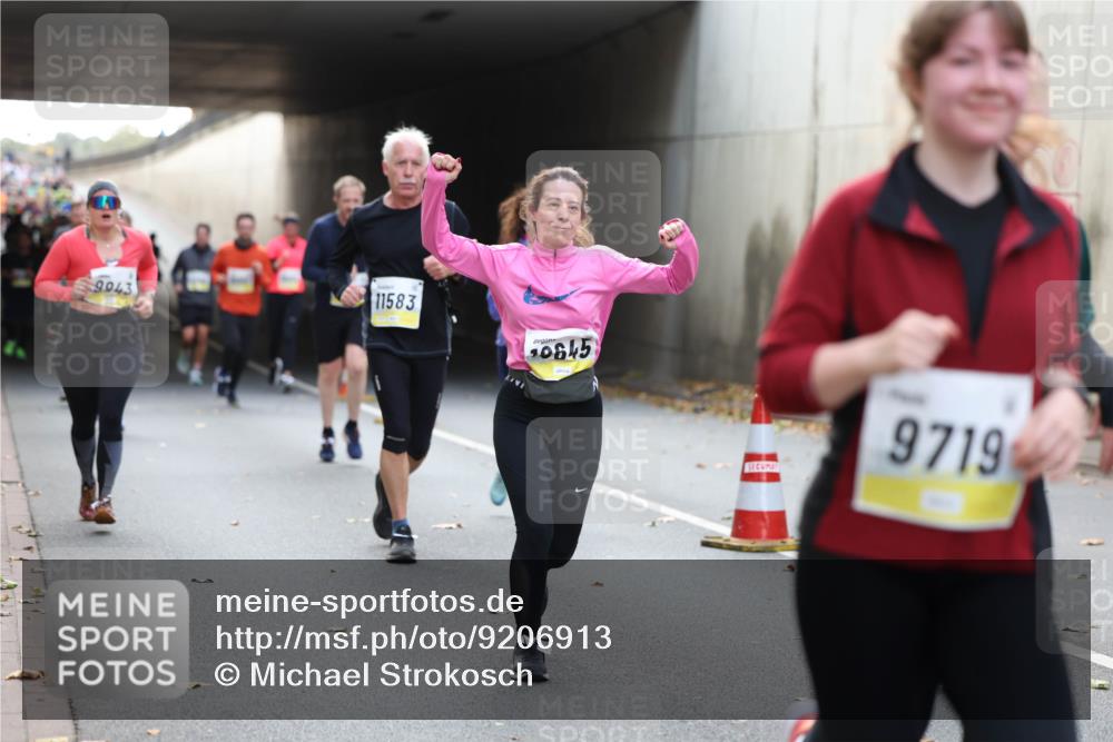 05.10.2025 - 20. swb-Marathon Bremen Michael Strokosch http://msf.ph/oto/9206913 05.10.2025 10:52:08 Laufen 9943, 11583, 10645, 9719 meine-sportfotos.de
