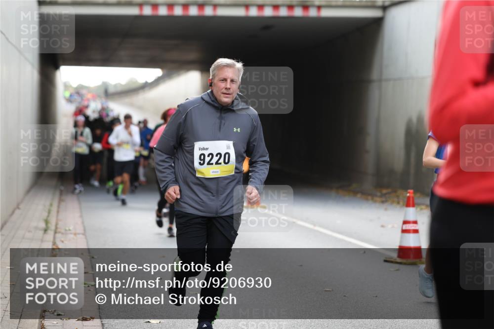 05.10.2025 - 20. swb-Marathon Bremen Michael Strokosch http://msf.ph/oto/9206930 05.10.2025 10:58:45 Laufen 9220 meine-sportfotos.de