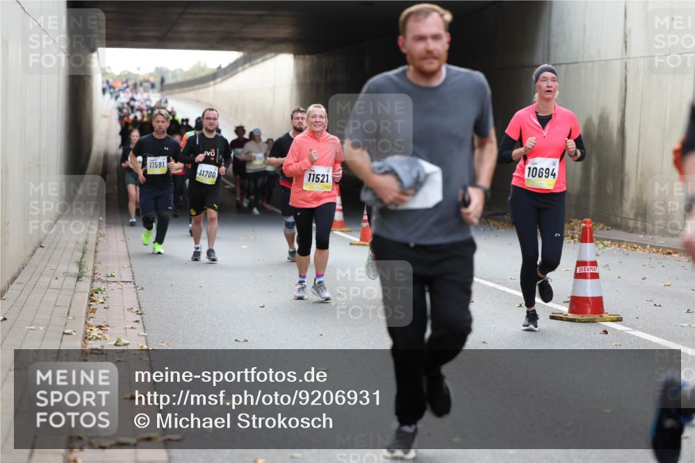 05.10.2025 - 20. swb-Marathon Bremen Michael Strokosch http://msf.ph/oto/9206931 05.10.2025 10:52:14 Laufen 11591, 11700, 10694, 11521 meine-sportfotos.de