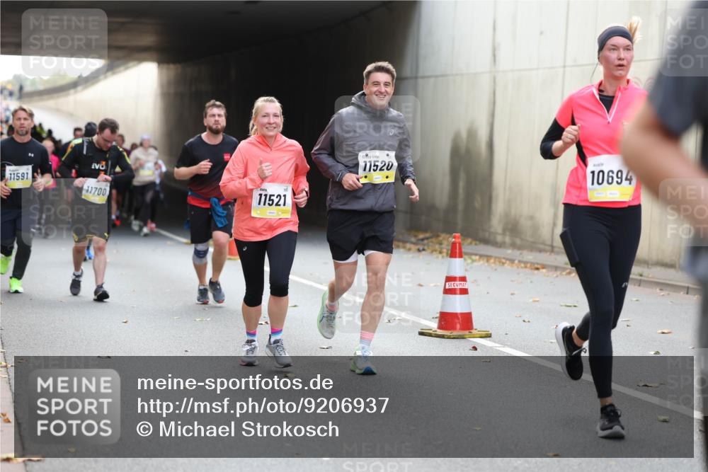 05.10.2025 - 20. swb-Marathon Bremen Michael Strokosch http://msf.ph/oto/9206937 05.10.2025 10:52:16 Laufen 11591, 11700, 11521, 11520, 10694 meine-sportfotos.de