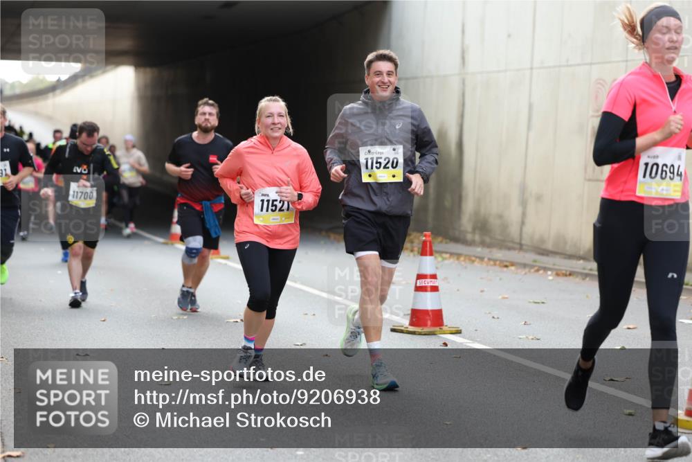 05.10.2025 - 20. swb-Marathon Bremen Michael Strokosch http://msf.ph/oto/9206938 05.10.2025 10:52:16 Laufen 11700, 11521, 11520, 10694 meine-sportfotos.de