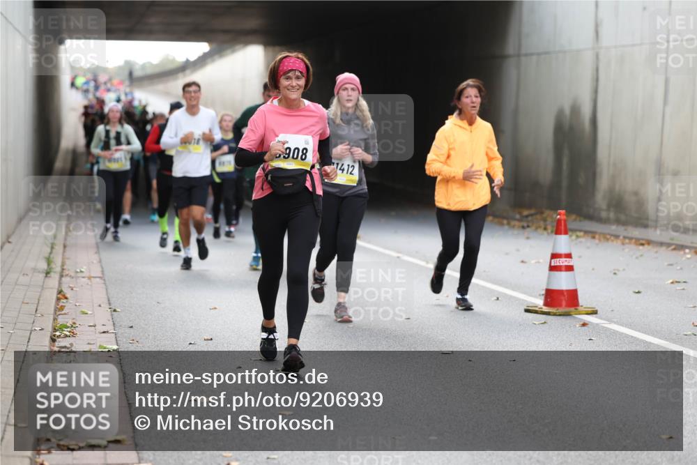 05.10.2025 - 20. swb-Marathon Bremen Michael Strokosch http://msf.ph/oto/9206939 05.10.2025 10:58:48 Laufen 179, 106, 908, 1412 meine-sportfotos.de