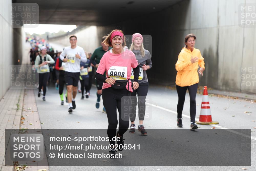 05.10.2025 - 20. swb-Marathon Bremen Michael Strokosch http://msf.ph/oto/9206941 05.10.2025 10:58:49 Laufen 10018, 3, 9908, 7, 2 meine-sportfotos.de