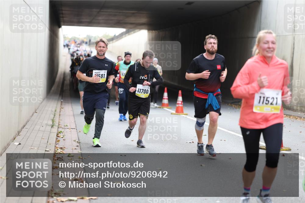 05.10.2025 - 20. swb-Marathon Bremen Michael Strokosch http://msf.ph/oto/9206942 05.10.2025 10:52:17 Laufen 1591, 93, 11700, 11521 meine-sportfotos.de