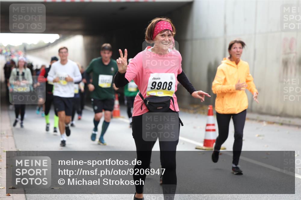05.10.2025 - 20. swb-Marathon Bremen Michael Strokosch http://msf.ph/oto/9206947 05.10.2025 10:58:50 Laufen 9908 meine-sportfotos.de