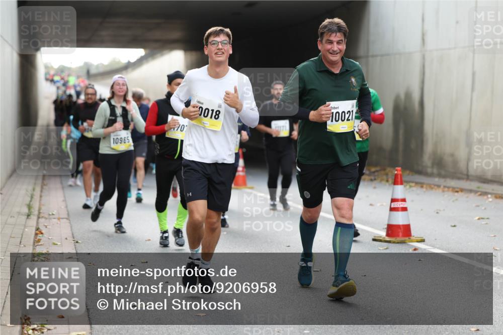 05.10.2025 - 20. swb-Marathon Bremen Michael Strokosch http://msf.ph/oto/9206958 05.10.2025 10:58:52 Laufen 10965, 70, 2018, 10021 meine-sportfotos.de