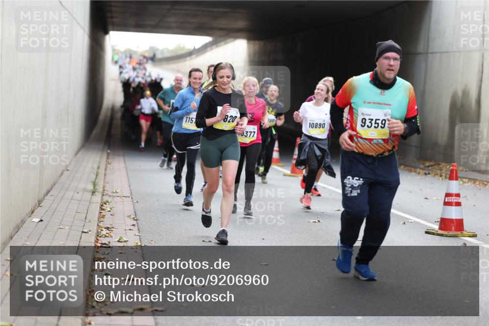 05.10.2025 - 20. swb-Marathon Bremen Michael Strokosch http://msf.ph/oto/9206960 05.10.2025 10:52:21 Laufen 820, 1157, 377, 10890, 20, 9359 meine-sportfotos.de