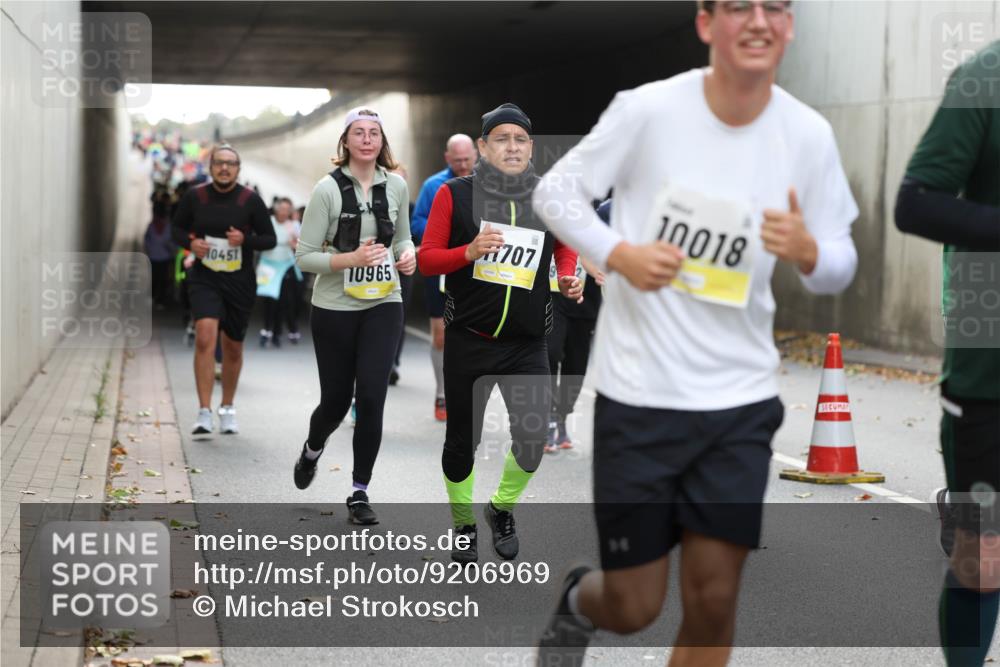 05.10.2025 - 20. swb-Marathon Bremen Michael Strokosch http://msf.ph/oto/9206969 05.10.2025 10:58:53 Laufen 10451, 10965, 707, 018 meine-sportfotos.de