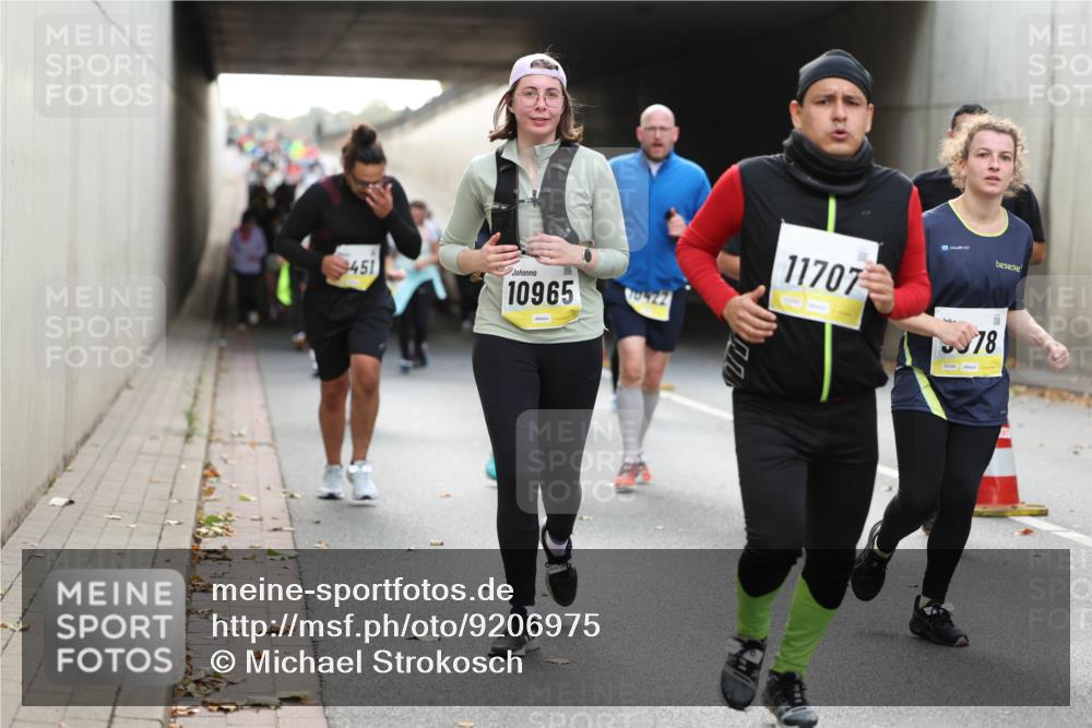 05.10.2025 - 20. swb-Marathon Bremen Michael Strokosch http://msf.ph/oto/9206975 05.10.2025 10:58:54 Laufen 451, 10965, 11707, 78 meine-sportfotos.de