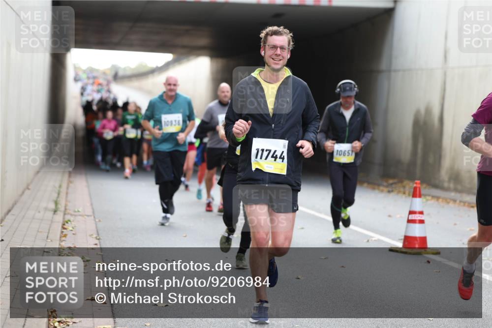 05.10.2025 - 20. swb-Marathon Bremen Michael Strokosch http://msf.ph/oto/9206984 05.10.2025 10:52:25 Laufen 10936, 10651, 11744 meine-sportfotos.de