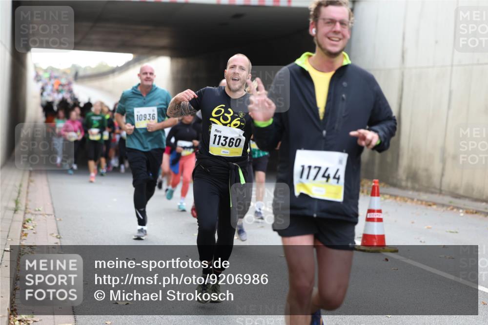 05.10.2025 - 20. swb-Marathon Bremen Michael Strokosch http://msf.ph/oto/9206986 05.10.2025 10:52:26 Laufen 10936, 636, 11360, 11744 meine-sportfotos.de