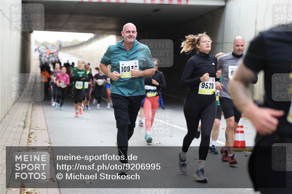05.10.2025 - 20. swb-Marathon Bremen Michael Strokosch http://msf.ph/oto/9206995 05.10.2025 10:52:27 Laufen 1093, 9529, 6 meine-sportfotos.de