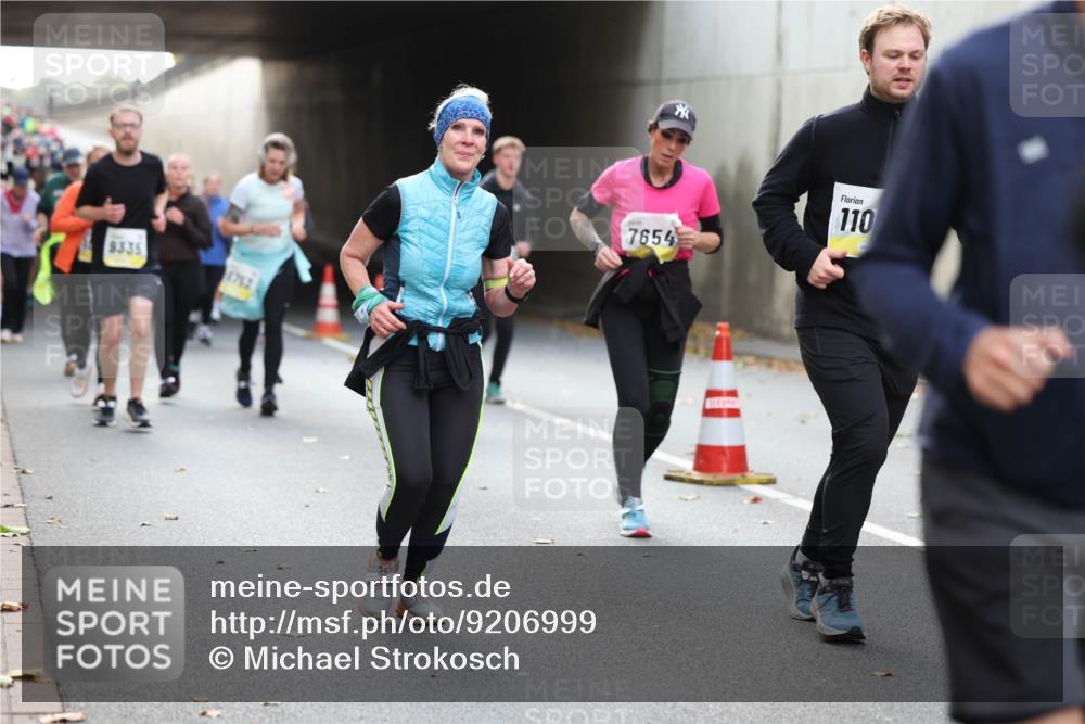 05.10.2025 - 20. swb-Marathon Bremen Michael Strokosch http://msf.ph/oto/9206999 05.10.2025 10:58:58 Laufen 9335, 762, 7654, 110 meine-sportfotos.de