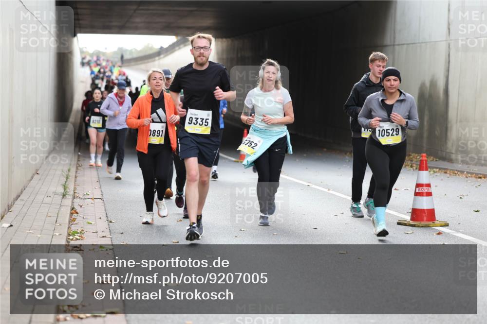 05.10.2025 - 20. swb-Marathon Bremen Michael Strokosch http://msf.ph/oto/9207005 05.10.2025 10:59:00 Laufen 210, 0891, 9335, 6752, 10529 meine-sportfotos.de
