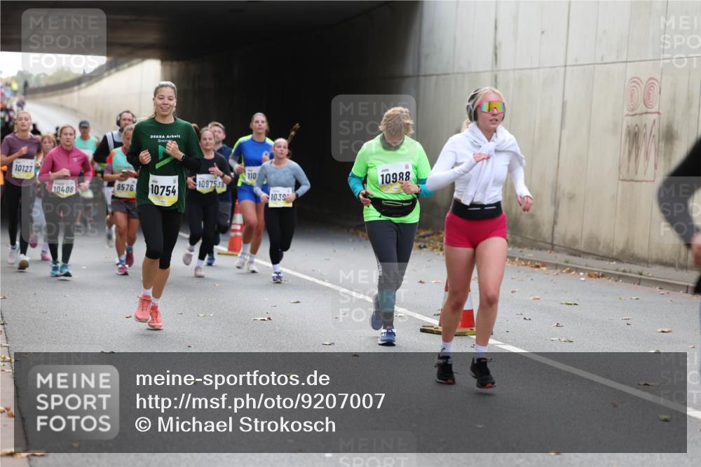 05.10.2025 - 20. swb-Marathon Bremen Michael Strokosch http://msf.ph/oto/9207007 05.10.2025 10:52:31 Laufen 10127, 9576, 10408, 10754, 1097535, 110, 1039, 10988, 00 meine-sportfotos.de