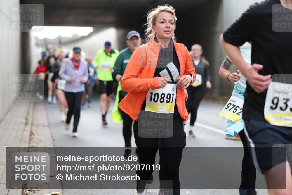 05.10.2025 - 20. swb-Marathon Bremen Michael Strokosch http://msf.ph/oto/9207019 05.10.2025 10:59:03 Laufen 10891, 9752, 93 meine-sportfotos.de