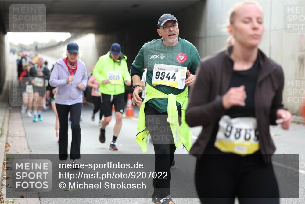 05.10.2025 - 20. swb-Marathon Bremen Michael Strokosch http://msf.ph/oto/9207022 05.10.2025 10:59:05 Laufen 30025, 9944, 9869 meine-sportfotos.de