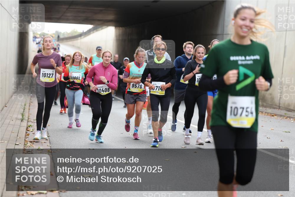 05.10.2025 - 20. swb-Marathon Bremen Michael Strokosch http://msf.ph/oto/9207025 05.10.2025 10:52:33 Laufen 10127, 11601, 10408, 9576, 714, 2, 10754 meine-sportfotos.de