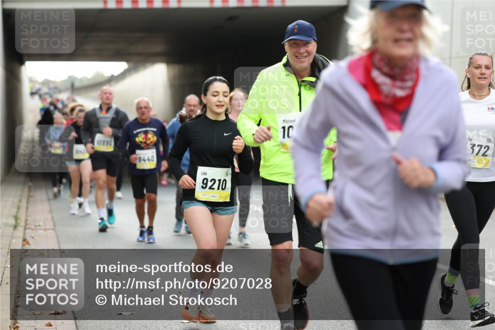 05.10.2025 - 20. swb-Marathon Bremen Michael Strokosch http://msf.ph/oto/9207028 05.10.2025 10:59:07 Laufen 1089, 8440, 9210, 02568, 10, 372 meine-sportfotos.de