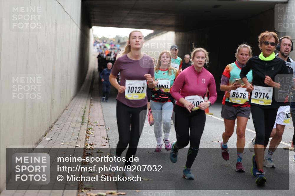 05.10.2025 - 20. swb-Marathon Bremen Michael Strokosch http://msf.ph/oto/9207032 05.10.2025 10:52:35 Laufen 10127, 20, 11601, 40, 9576, 9714, 100, 10 meine-sportfotos.de