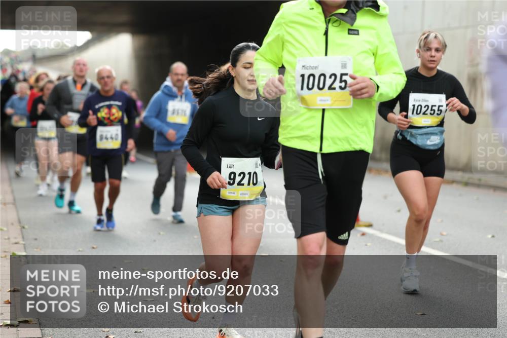 05.10.2025 - 20. swb-Marathon Bremen Michael Strokosch http://msf.ph/oto/9207033 05.10.2025 10:59:08 Laufen 9440, 4676, 9210, 02598, 10025, 10255 meine-sportfotos.de