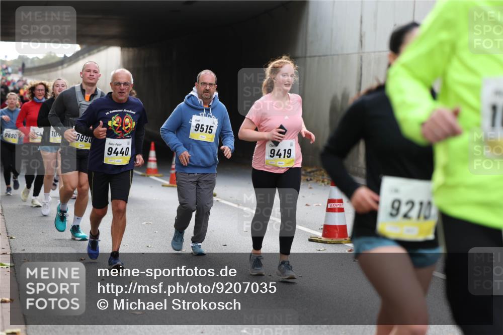 05.10.2025 - 20. swb-Marathon Bremen Michael Strokosch http://msf.ph/oto/9207035 05.10.2025 10:59:09 Laufen 9690, 54, 10, 994, 20, 9440, 9515, 9419, 9210 meine-sportfotos.de