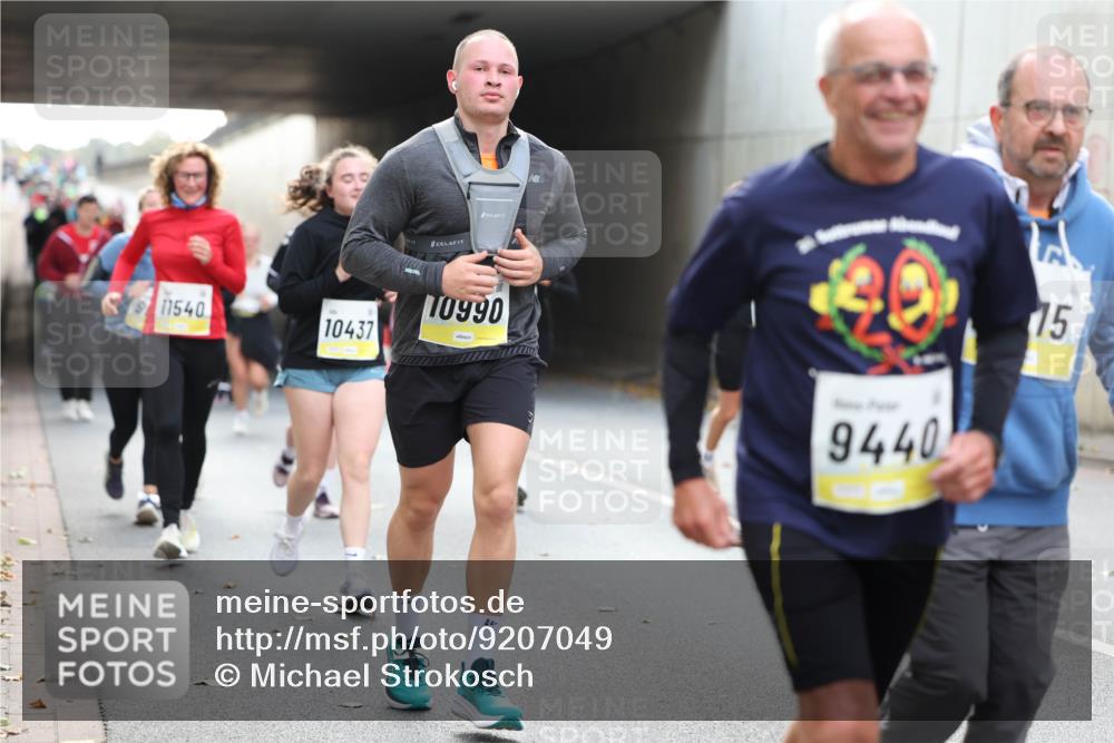 05.10.2025 - 20. swb-Marathon Bremen Michael Strokosch http://msf.ph/oto/9207049 05.10.2025 10:59:11 Laufen 11540, 10437, 0990, 9440, 15 meine-sportfotos.de